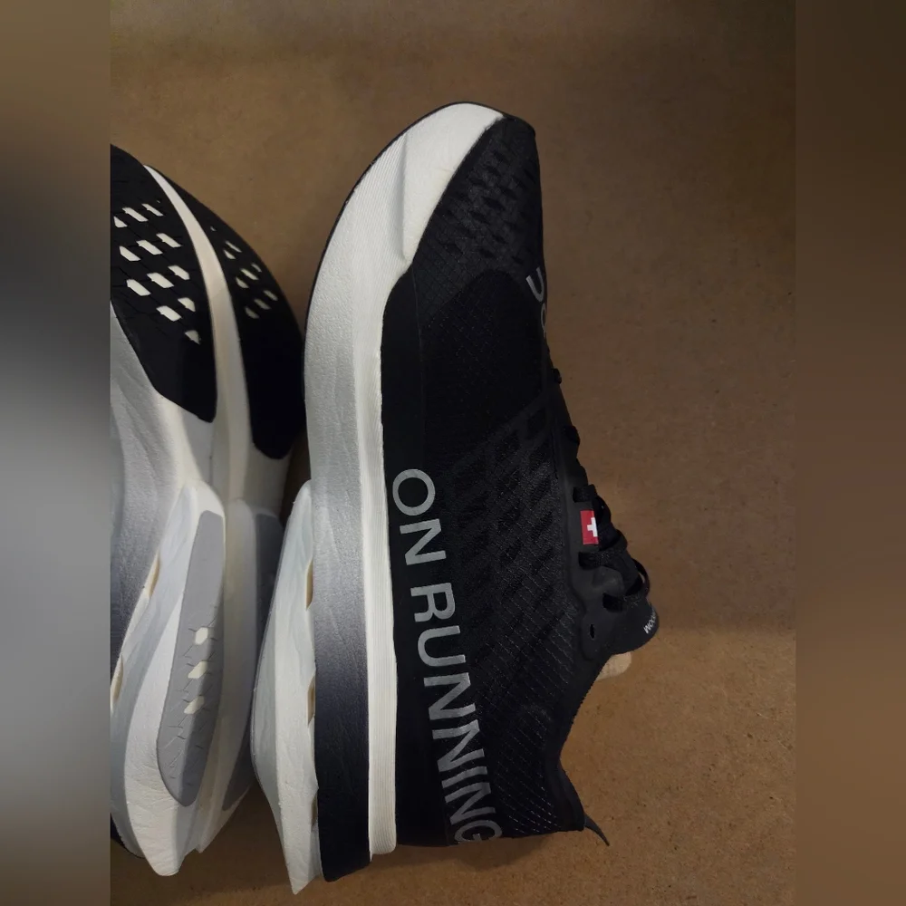 On Running Sneakers Cloudboom Strike 7.5 Women - Picture 8 of 13